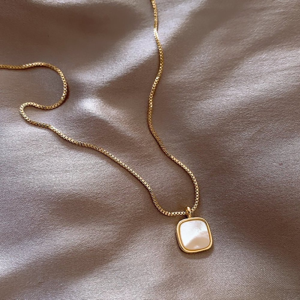 GOLICC Light Luxury Square Shell Necklace - Picture 2 of 9